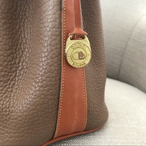 📌 SOLD Vintage Dooney & Bourke Drawstring Bag British Tan Brown Mushroom RARE - Picture 9 of 16